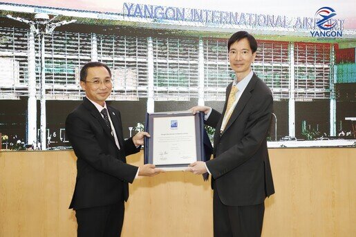 ACI Asia-Pacific's SL Wong presents a plaque to Mr. Ho Chee Tong, CEO of YACL