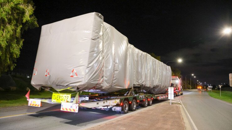 Delivery of first Gold Coast Airport aerobridge 