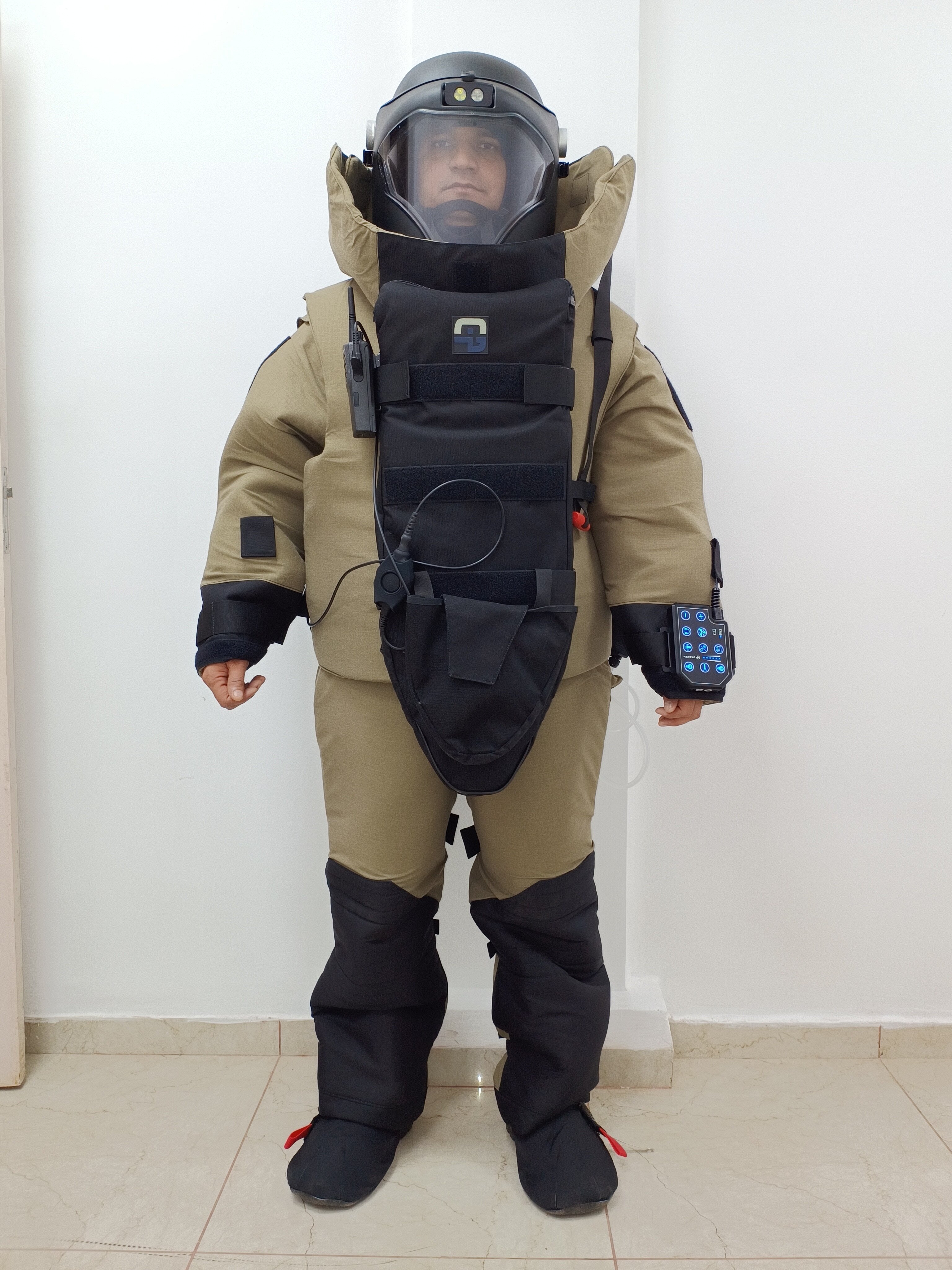 EOD suits bomb suit by Rawslaw on DeviantArt