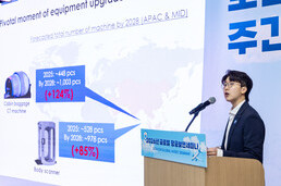 Julian Chau of ACI APAC & MID presenting on aviation security technology trends and airport preparedness at the 2026 Incheon Global Aviation Security Seminar in Seoul.